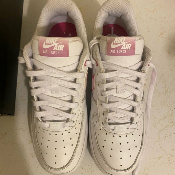 Pink and white Airforce Airbrush - Picture 2 of 3